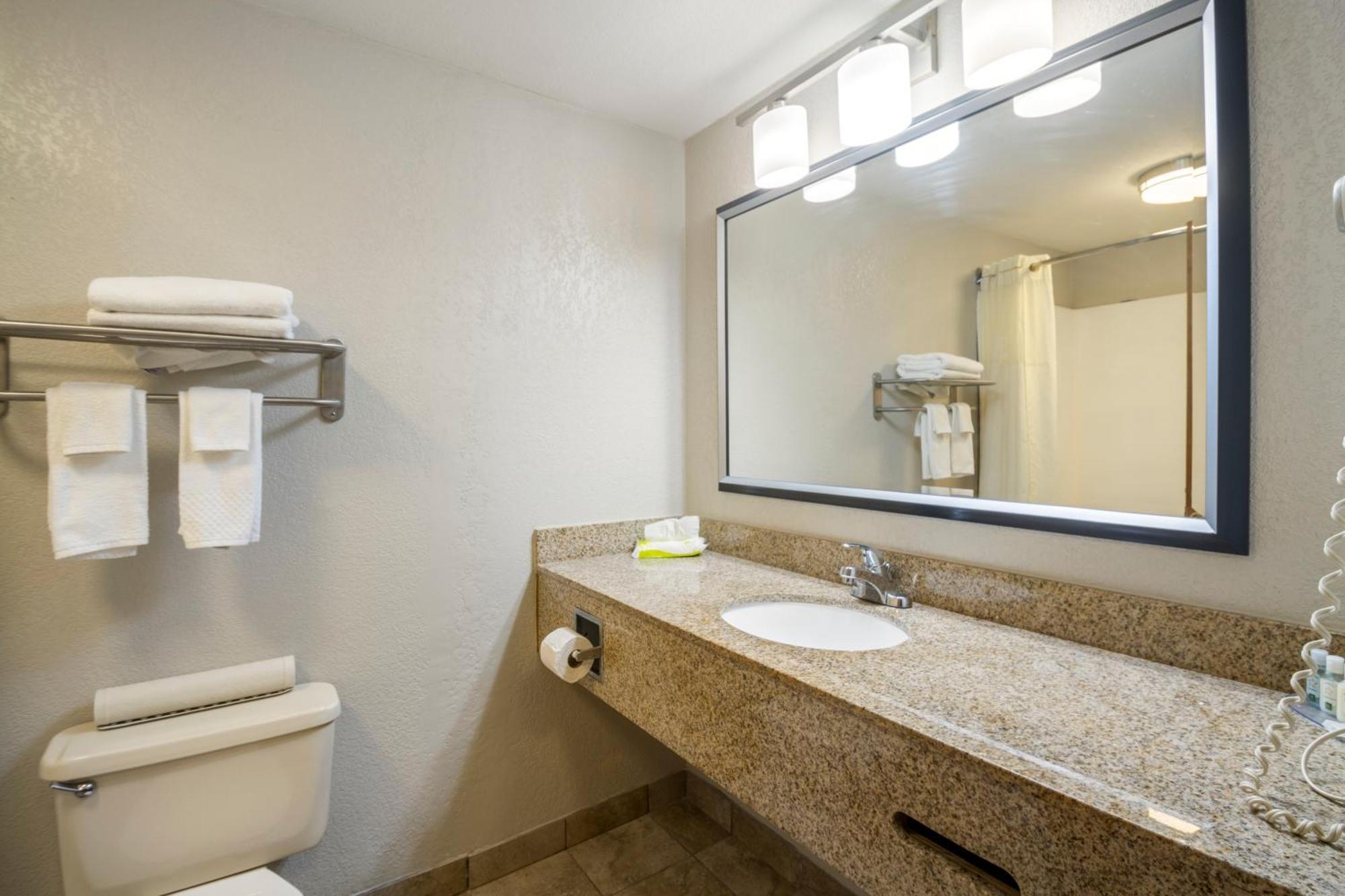 Quality Suites Hickory South Exterior photo